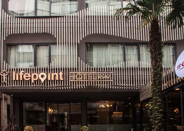Life Point Hotel 3*
